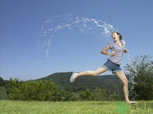 沒(méi)空調(diào)怎么讓屋里涼快？屋里沒(méi)空調(diào)怎么降溫？