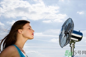 沒空調(diào)怎么讓屋里涼快？屋里沒空調(diào)怎么降溫？