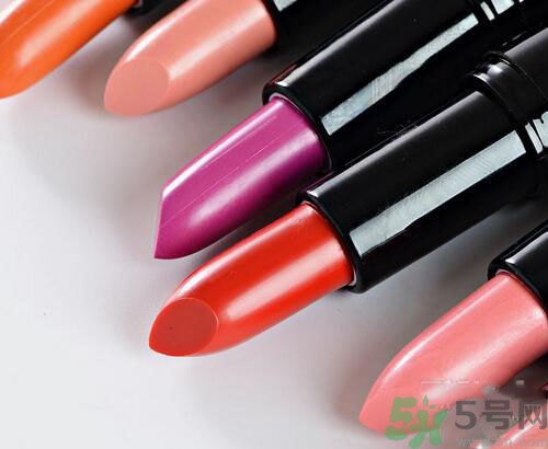 皮膚黑適合什么顏色的口紅？不同膚色怎么挑選口紅？
