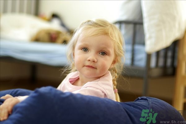 為什么男生喜歡揪女生辮子？男生揪女生頭發(fā)是什么意思？