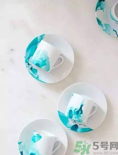 指甲油會(huì)過期嗎？指甲油過期是什么樣的？