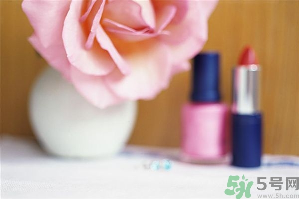 指甲油會(huì)致癌嗎？涂指甲油會(huì)得癌癥嗎？