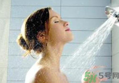 夏天洗澡水溫多少合適？夏天洗澡水溫多少比較好？