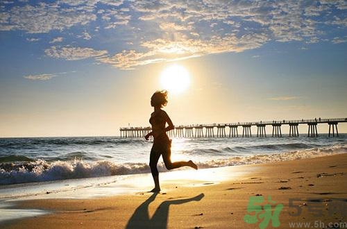 晨跑好還是夜跑好？早上跑步和晚上跑步哪個(gè)好？