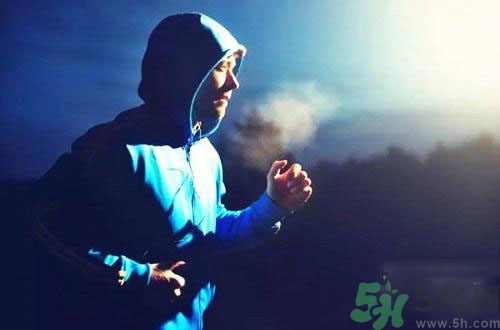 晨跑好還是夜跑好？早上跑步和晚上跑步哪個(gè)好？