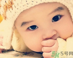 小孩指甲發(fā)白是怎么回事？小孩指甲發(fā)白怎么辦？