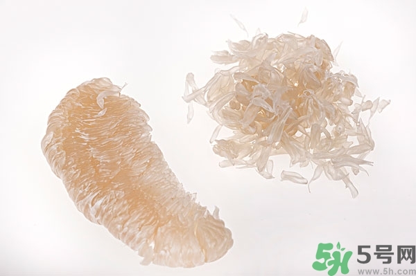 柚子的瓤是紅色正常嗎？柚子里面是紅色的能吃嗎？