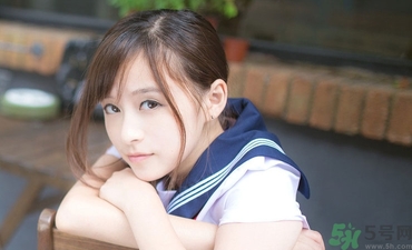 15歲月經(jīng)推遲二個(gè)月正常嗎？15歲兩個(gè)月沒來月經(jīng)是怎么回事？