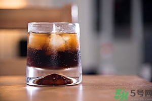 可樂第二天還可以喝嗎？隔夜的碳酸飲料可以喝嗎？