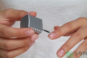 可剝指甲油怎么弄掉?可撕拉指甲油怎么涂不掉下來(lái)?