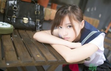 15歲月經(jīng)推遲二個(gè)月正常嗎？15歲兩個(gè)月沒來月經(jīng)是怎么回事？