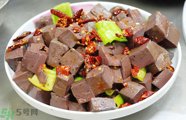 吃豬血拉大便是黑色的是怎么回事？吃豬血拉大便是黑色是在排毒嗎？