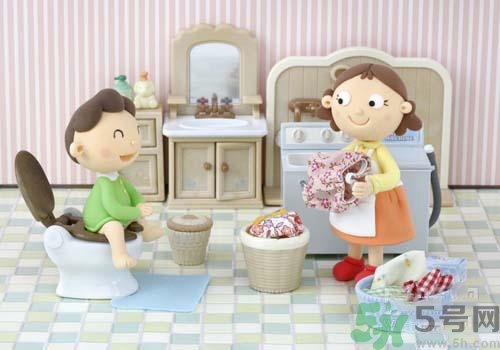 洗衣粉和洗衣液哪個好？洗衣粉和洗衣液哪個更傷手？