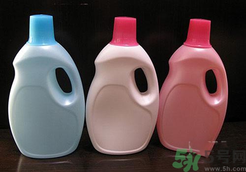 洗衣粉和洗衣液哪個好？洗衣粉和洗衣液哪個更傷手？