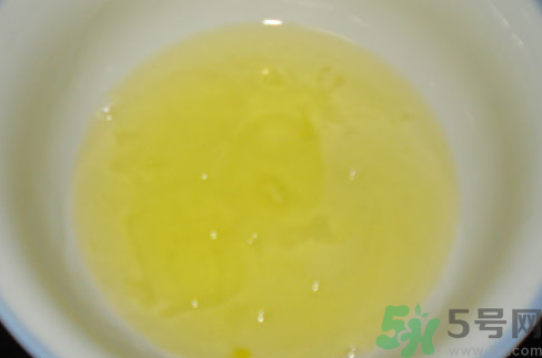 雞蛋清是綠色的能吃嗎?雞蛋清是綠色的可以吃嗎? 雞蛋清是綠色的能吃嗎?雞蛋清是綠色的可以吃嗎?