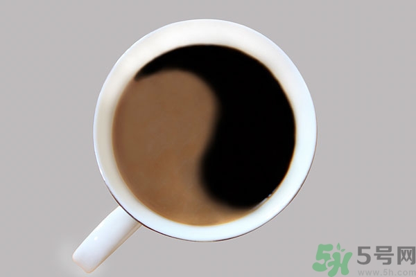 可樂能和咖啡一起喝嗎？咖啡和碳酸飲料能一起喝嗎？