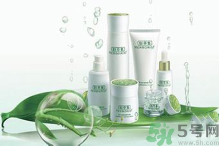 悅詩風(fēng)吟和佰草集哪個(gè)好？悅詩風(fēng)吟和佰草集分別適合什么膚質(zhì)年齡？