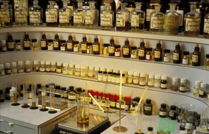 香水過敏了怎么辦？噴香水對身體有害嗎？