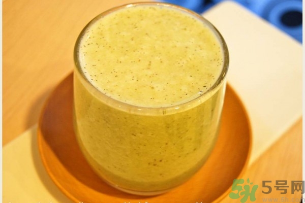 香瓜里面有紅點能吃嗎？香瓜瓤里面有紅點還能吃嗎？