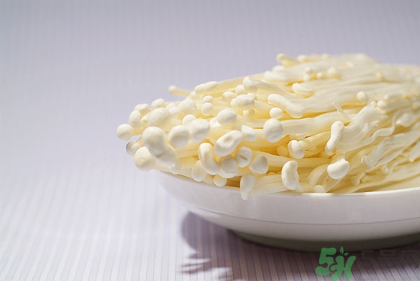 金針菇發(fā)霉了能吃嗎？金針菇長(zhǎng)白毛還能吃嗎？