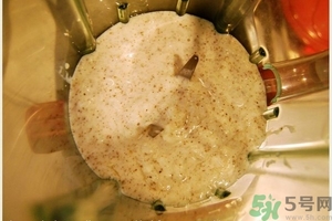 香瓜里面有紅點能吃嗎？香瓜瓤里面有紅點還能吃嗎？