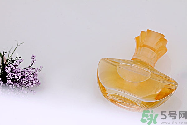 香水能掩蓋狐臭嗎？香水可以除狐臭嗎？