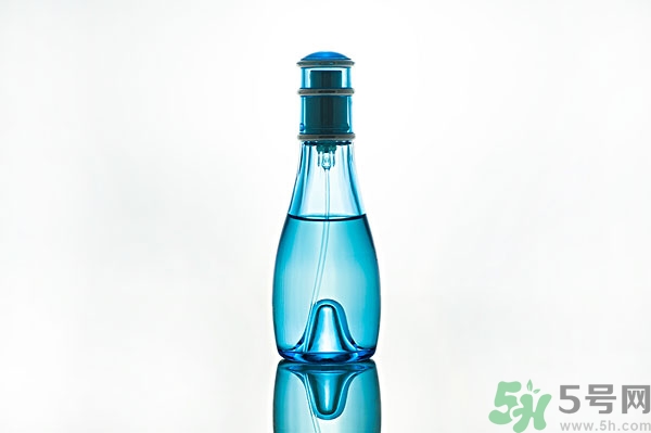 香水過敏了怎么辦？噴香水對身體有害嗎？