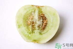 香瓜里面有紅點(diǎn)能吃嗎？香瓜瓤里面有紅點(diǎn)還能吃嗎？