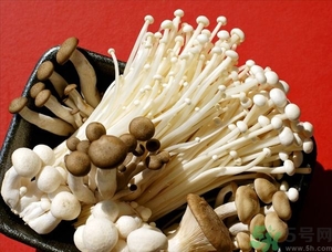 金針菇發(fā)霉了能吃嗎？金針菇長白毛還能吃嗎？