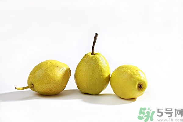 梨子煮水喝有什么功效？梨子燉冰糖的功效