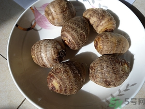 吃芋頭有什么好處和壞處？芋頭的營(yíng)養(yǎng)價(jià)值與禁忌