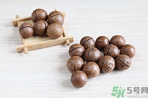 夏威夷果發(fā)黃好不好？夏威夷果這么硬怎么吃？