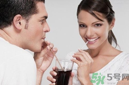 孕婦可以喝可樂嗎?孕婦喝可樂會(huì)怎樣 孕婦可以喝可樂嗎?孕婦喝可樂會(huì)怎樣