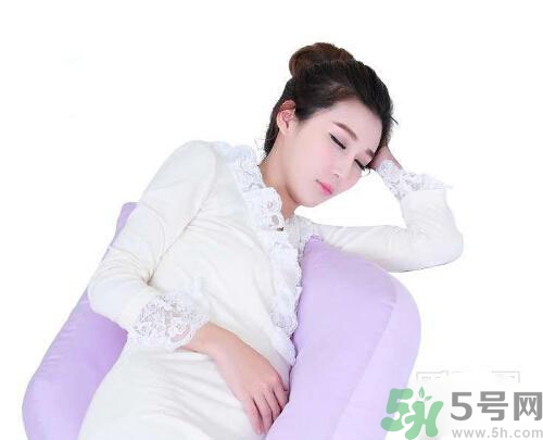 側(cè)睡流口水是怎么回事？側(cè)著身子睡流口水怎么辦？