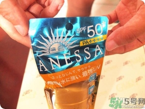 安耐曬為什么那么?。堪材蜁袷撬疇钜后w的嗎？