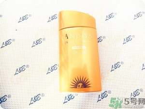 安耐曬為什么那么稀？安耐曬是水狀液體的嗎？