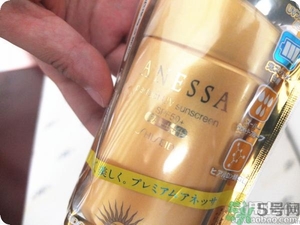 安耐曬為什么那么??？安耐曬是水狀液體的嗎？