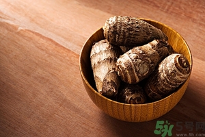 芋頭怎么去皮手不癢呢？怎么去芋頭的皮？