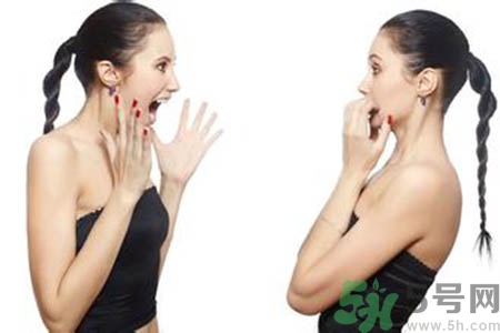 女人為什么一個胸大一個胸?。颗说膬蓚€胸為什么不一般大？