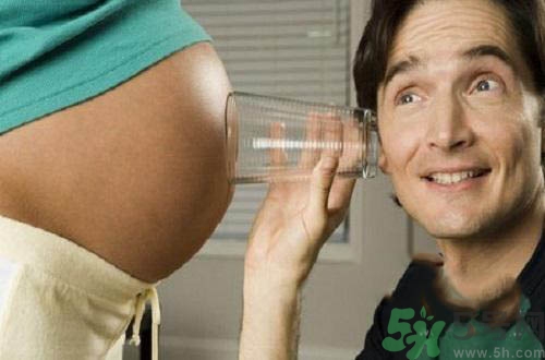 胎教應(yīng)該對(duì)寶寶說(shuō)什么？胎教的時(shí)候要注意什么？