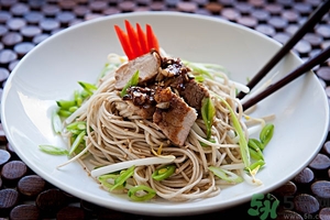 豆芽和豬肉能一起吃嗎？豆芽和豬肝能一起吃嗎？