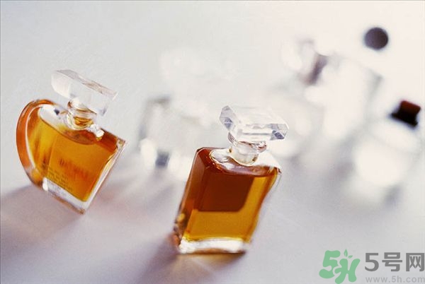 香水噴到臉上去了怎么辦？怎么噴香水才是正確的？