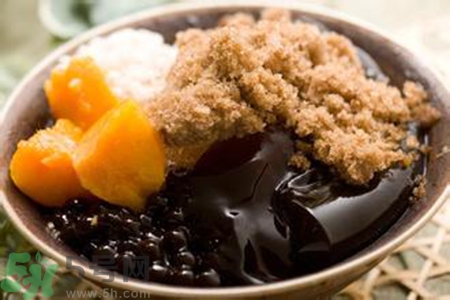 仙草是龜苓膏嗎？仙草和龜苓膏的區(qū)別？