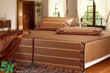 夏天睡涼席好嗎？夏天睡涼席好不好？