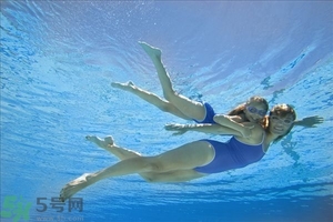 游完泳身上癢怎么回事？游泳完身上癢該怎么辦？