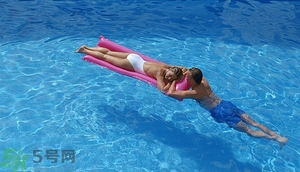 游泳曬傷了怎么辦？游泳曬傷如何處理？