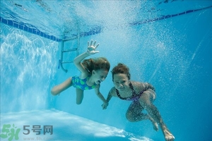 游完泳身上癢怎么回事？游泳完身上癢該怎么辦？