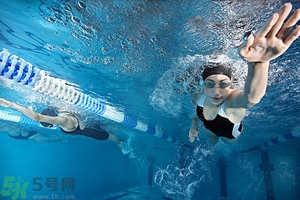 游完泳身上癢怎么回事？游泳完身上癢該怎么辦？