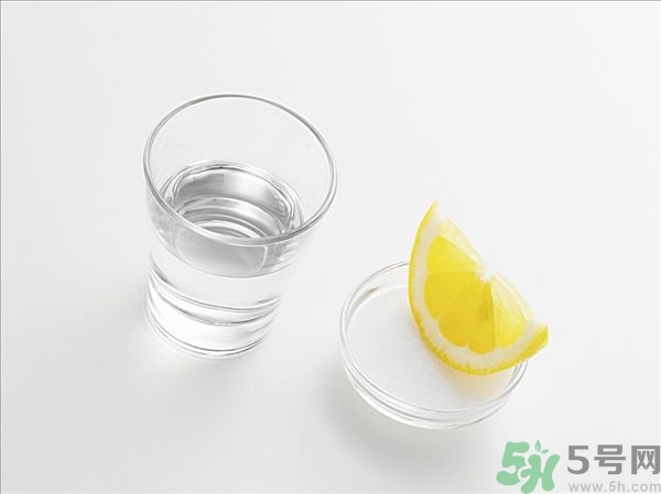 中暑喝鹽水有用嗎？中暑可以喝牛奶嗎？