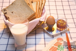 中暑喝鹽水有用嗎？中暑可以喝牛奶嗎？